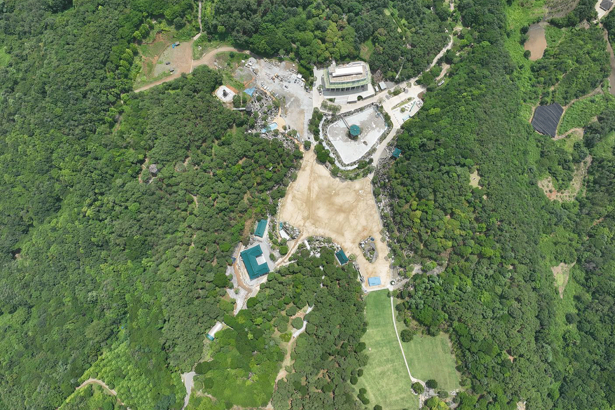 월명동 기뻐 뛰는 사람 형상 지형 전경