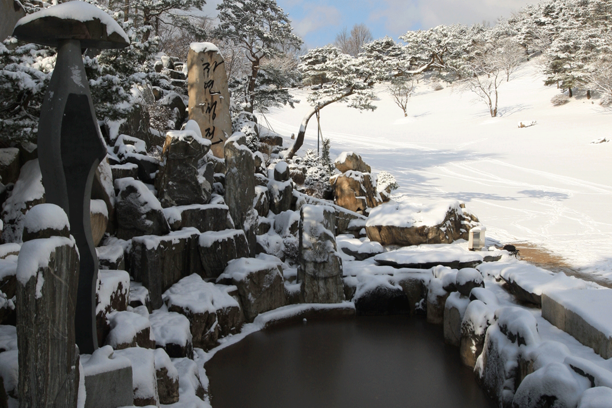 제1폭포 측면 모습 - 무(無)에서 유(有)를 창조한 7m 높이 폭포